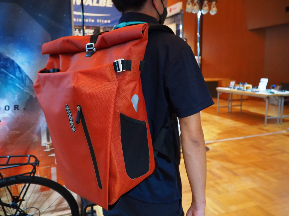 パニアバッグをひっくり返してバックパックに！2in1のマルチ