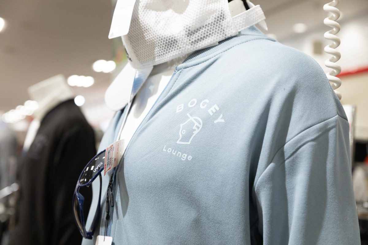しまむらとイーブンがコラボしたボギーラウンジの店内ディスプレイ