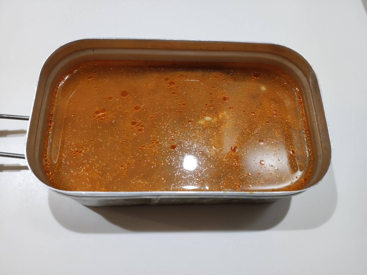 チキンカレーの缶詰を投入
