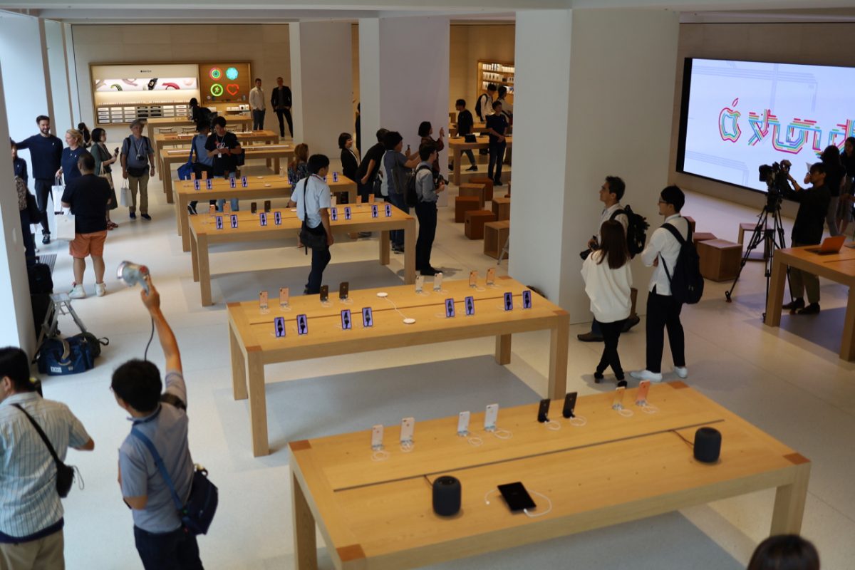 日本の中心に最大のアップルストア Apple丸の内 7日10時オープン 事前公開 Flick