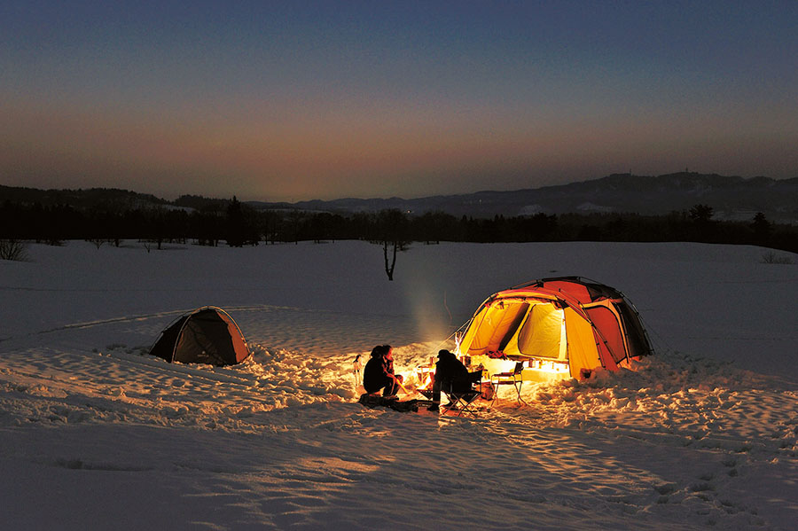 冬こそ泊まりたい極上キャンプ場ガイド フィールドライフ